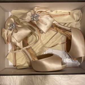 Badgley Mischka Samra Bow Pump in Ivory Satin